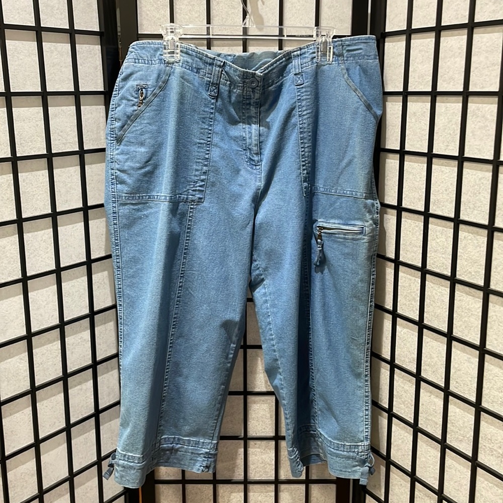 Alia, Denim Capri, Light Wash, SZ 18